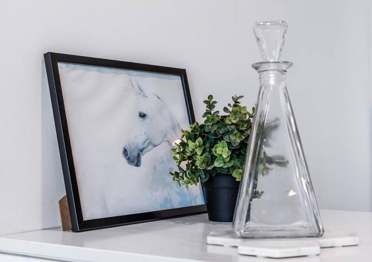 Riverside Living In Portside Wharf Hamilton Apartment